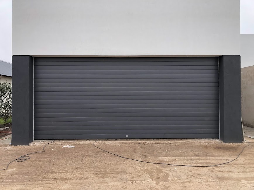 Portón enrollable eléctrico